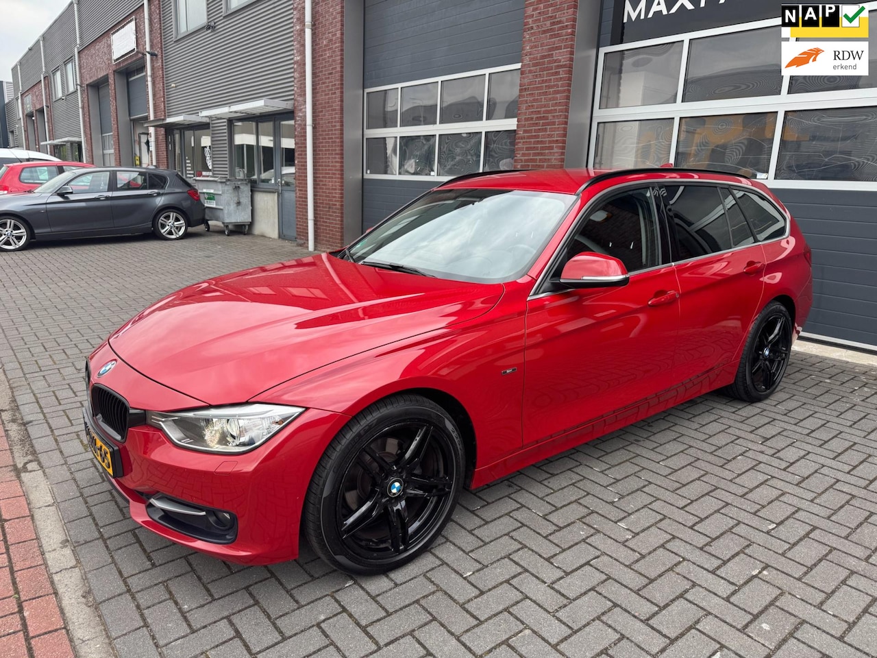 BMW 3-serie Touring - 316i Sport LED Navi Trekhaak Cruise PDC - AutoWereld.nl