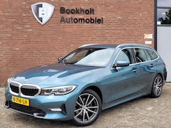 BMW 3-serie Touring - 320i Sport-Line, Camera, M-stuur, El. tr.haak (BTW, NAP, NL-auto)