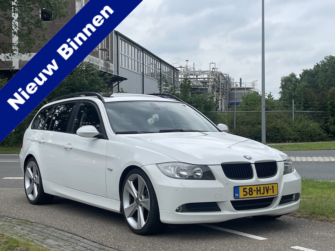 BMW 3-serie Touring - 320i *Panoramadak*GrootNavi*Stoelverwarming*Sportvelgen*Cruise Control - AutoWereld.nl