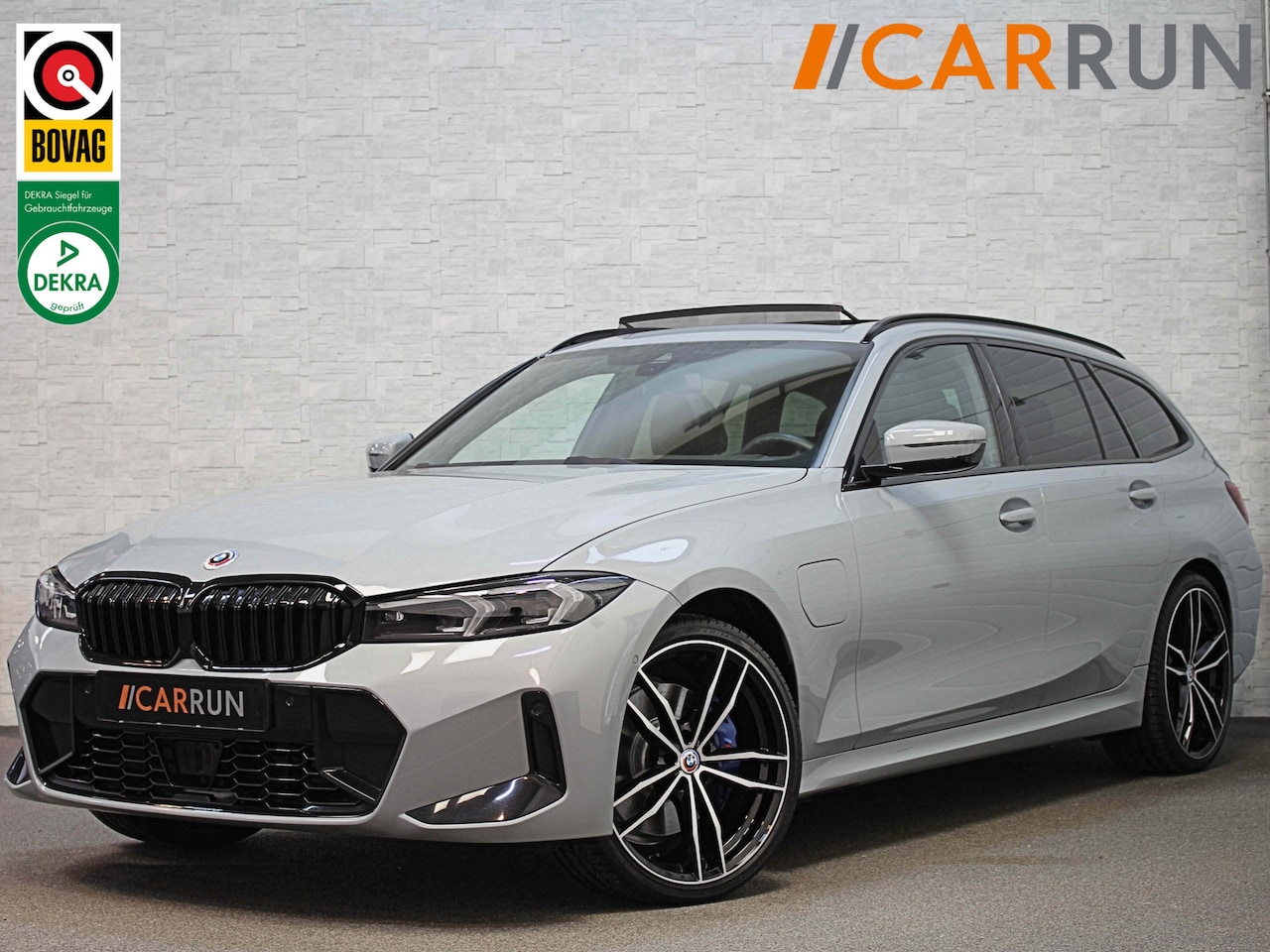BMW 3-serie Touring - 330e 292pk M-Sport-Pro | Carbon | ACC | Stuurverw. | M50 jahre | M340 Bumper en uitlaat | - AutoWereld.nl