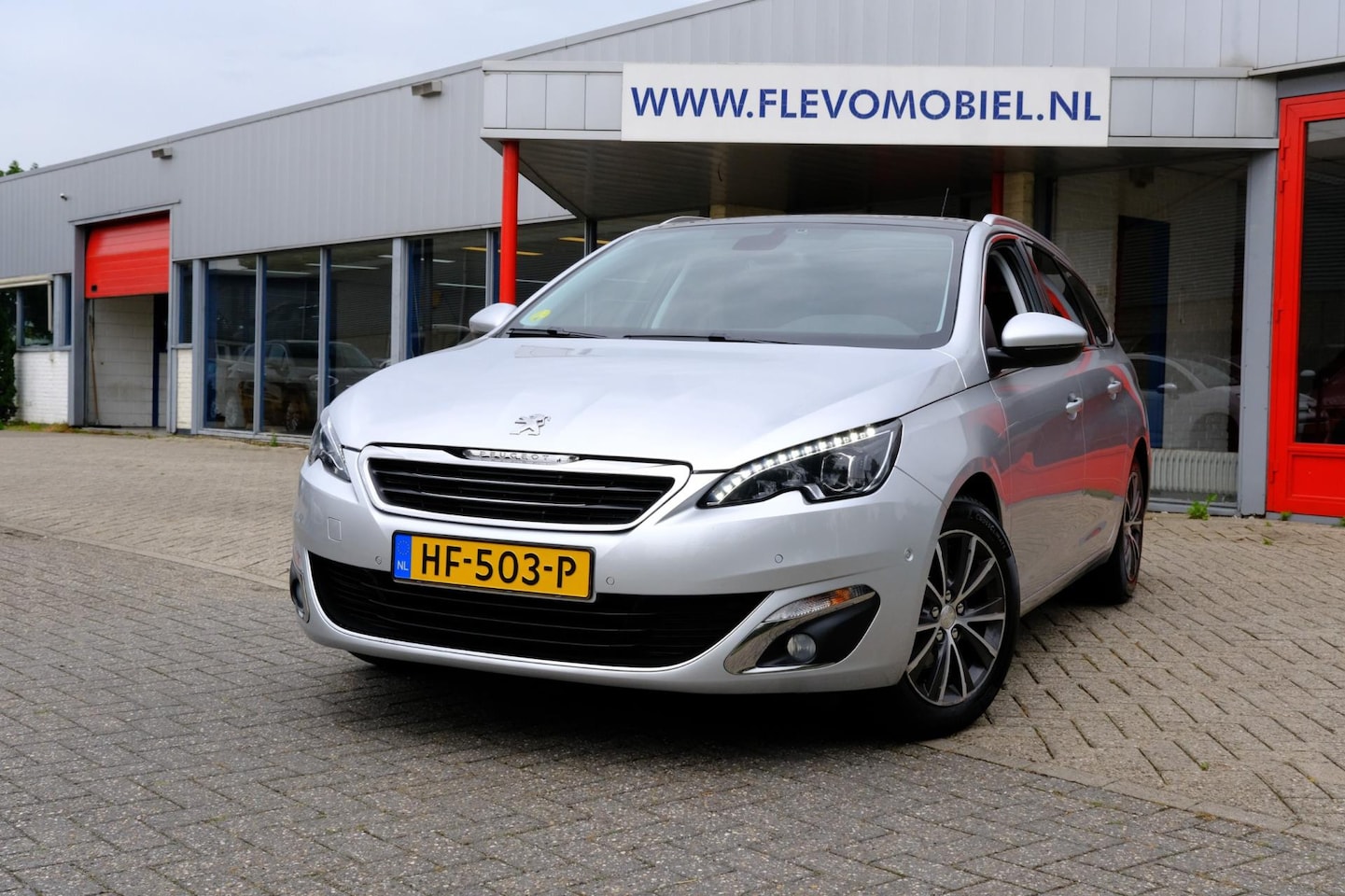 Peugeot 308 SW - 1.6 BlueHDI Allure Pano|Clima|Nav|PDC|Cam|Half Leder - AutoWereld.nl