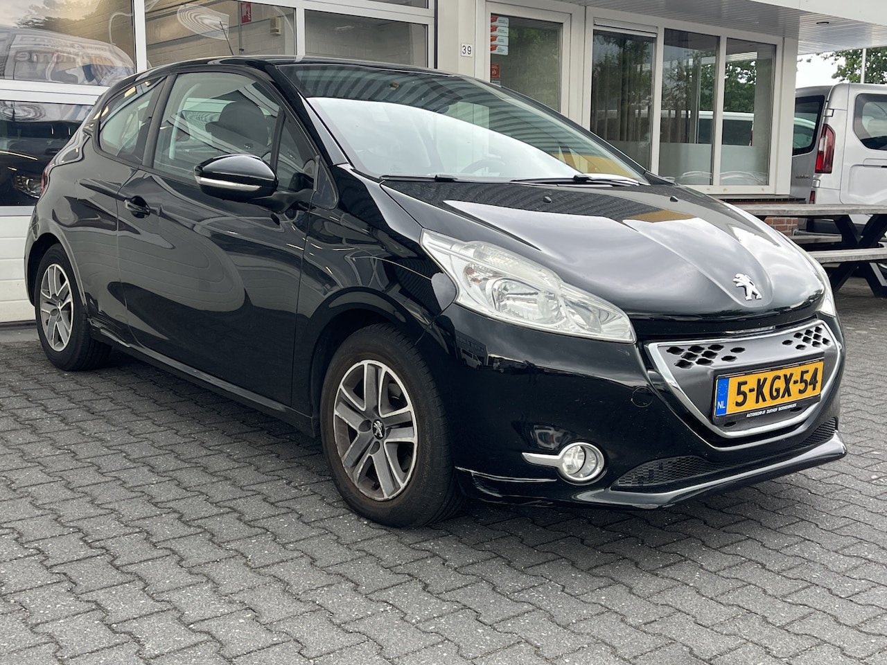 Peugeot 208 - 1.4 e-HDi Active AUTOMAAT Climate control Cruise control Navigatie PDC  LET OP: Auto heeft - AutoWereld.nl