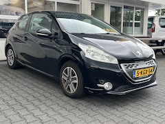 Peugeot 208 - 1.4 e-HDi Active AUTOMAAT Climate control Cruise control Navigatie PDC LET OP: Auto heeft