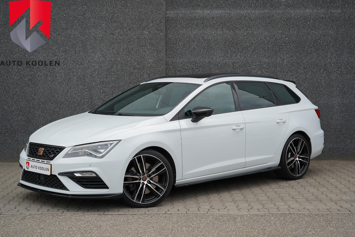 Seat Leon - 2.0 TSI CUPRA 300 4-drive Pano/Schaal/Virtual/Maxton/Keyless/LED/Carplay - AutoWereld.nl