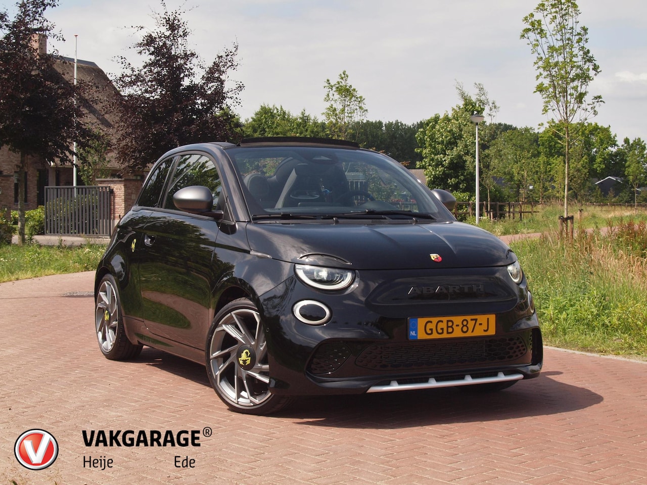 Fiat 500 Abarth - C Turismo 42 kWh | 4300 KM | Camera | Apple Carplay | JBL | Full option | NL-auto | - AutoWereld.nl