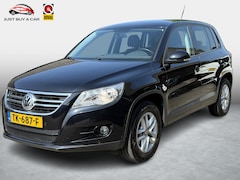Volkswagen Tiguan - 1.4 TSI Comfort&Design Trekhaak / Navigatie /