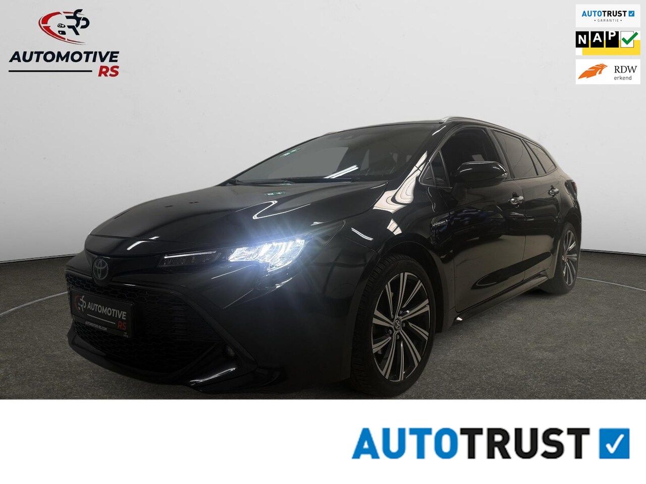 Toyota Corolla Touring Sports - 1.8 Hybrid Dynamic | LED | Navi | Apple CarPlay | Trekhaak | Camera | Half Leder - AutoWereld.nl