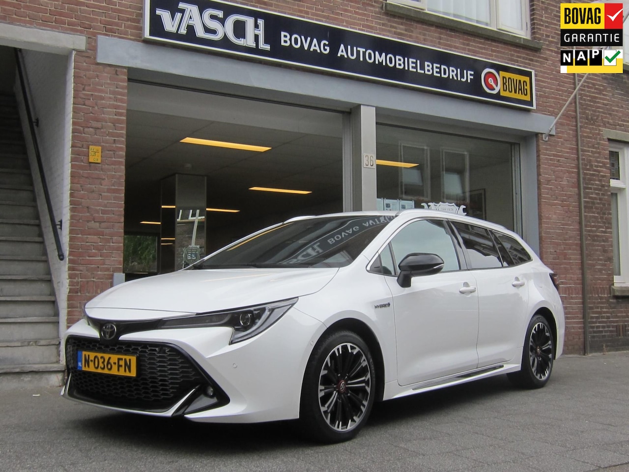 Toyota Corolla Touring Sports - 1.8 Hybrid GR-Sport All Seasonbanden All In Prijs Bovaggarantie - AutoWereld.nl