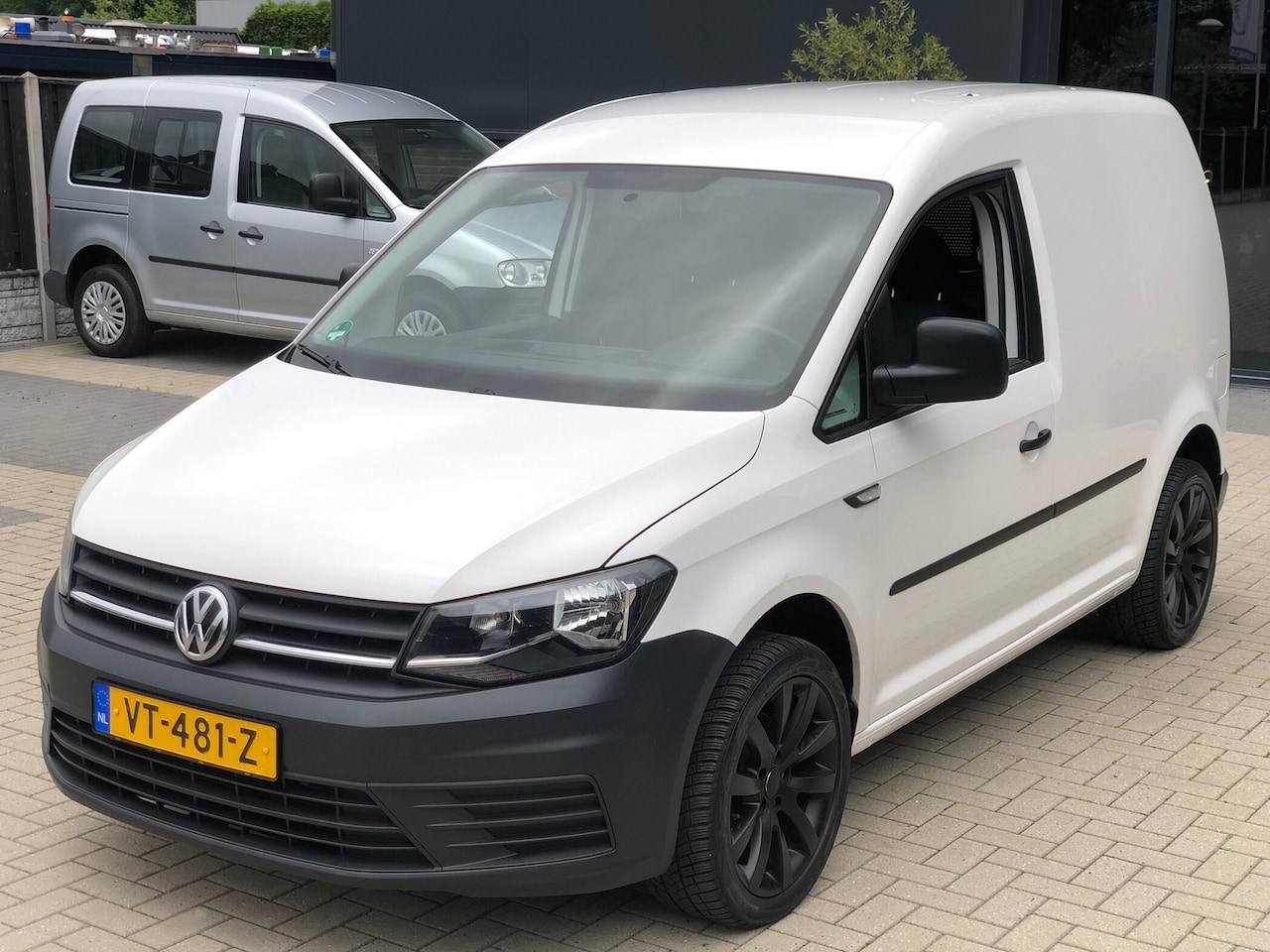 Volkswagen Caddy - 2.0 TDI bluemotion NIEUWSTAAT NWE APK TREKHAAK PDC AIRCO SPORTVELGEN - AutoWereld.nl
