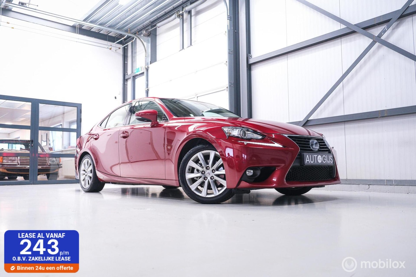 Lexus IS - 300h Luxury Line | Dealer OH | Camera | Stoel + stuurwiel verwarming | Clima | LED | rijkl - AutoWereld.nl