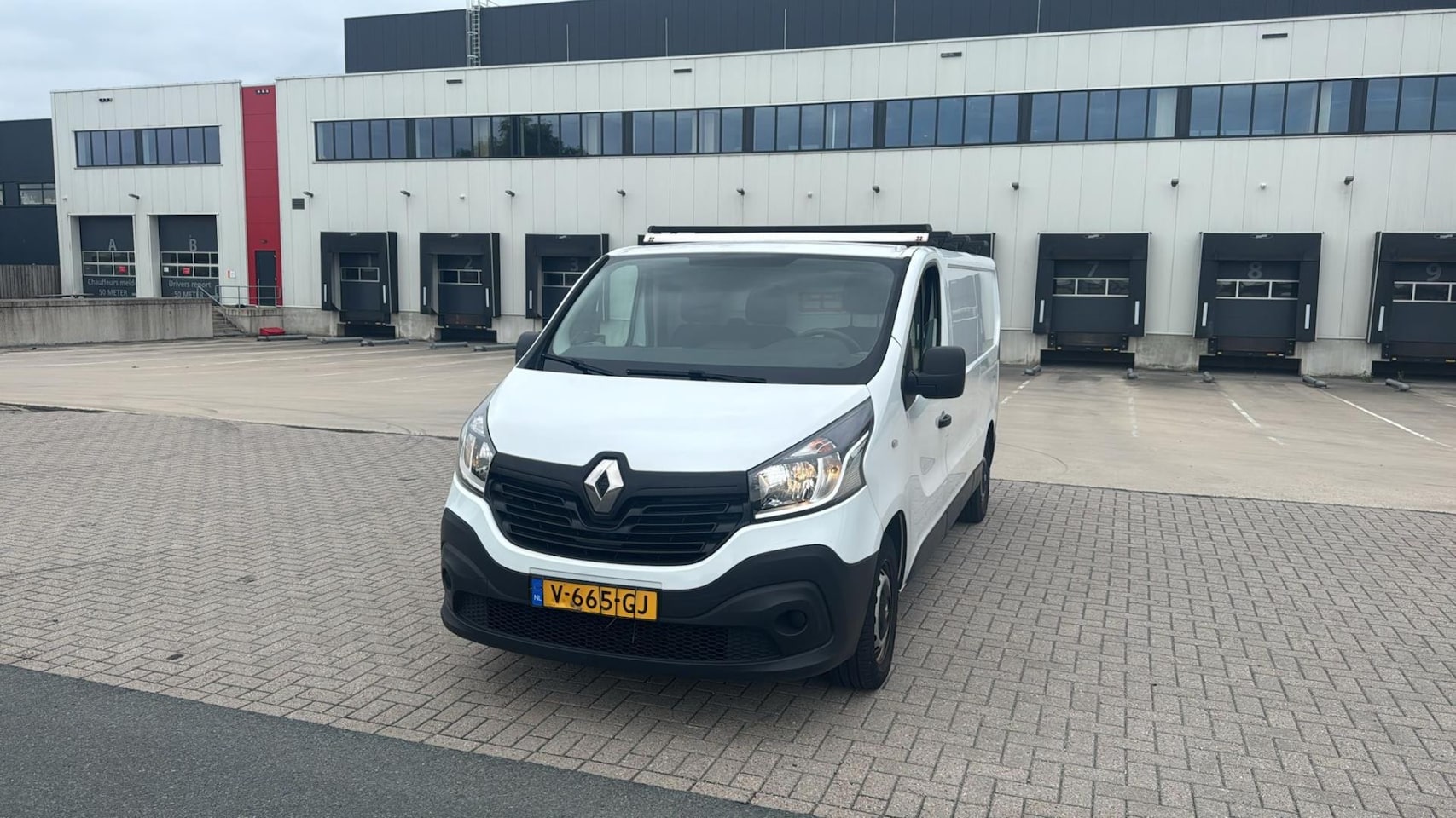 Renault Trafic - 1.6 dCi T29 L2H1 Comfort 83.000 NAP LANG WIT 2017 - AutoWereld.nl
