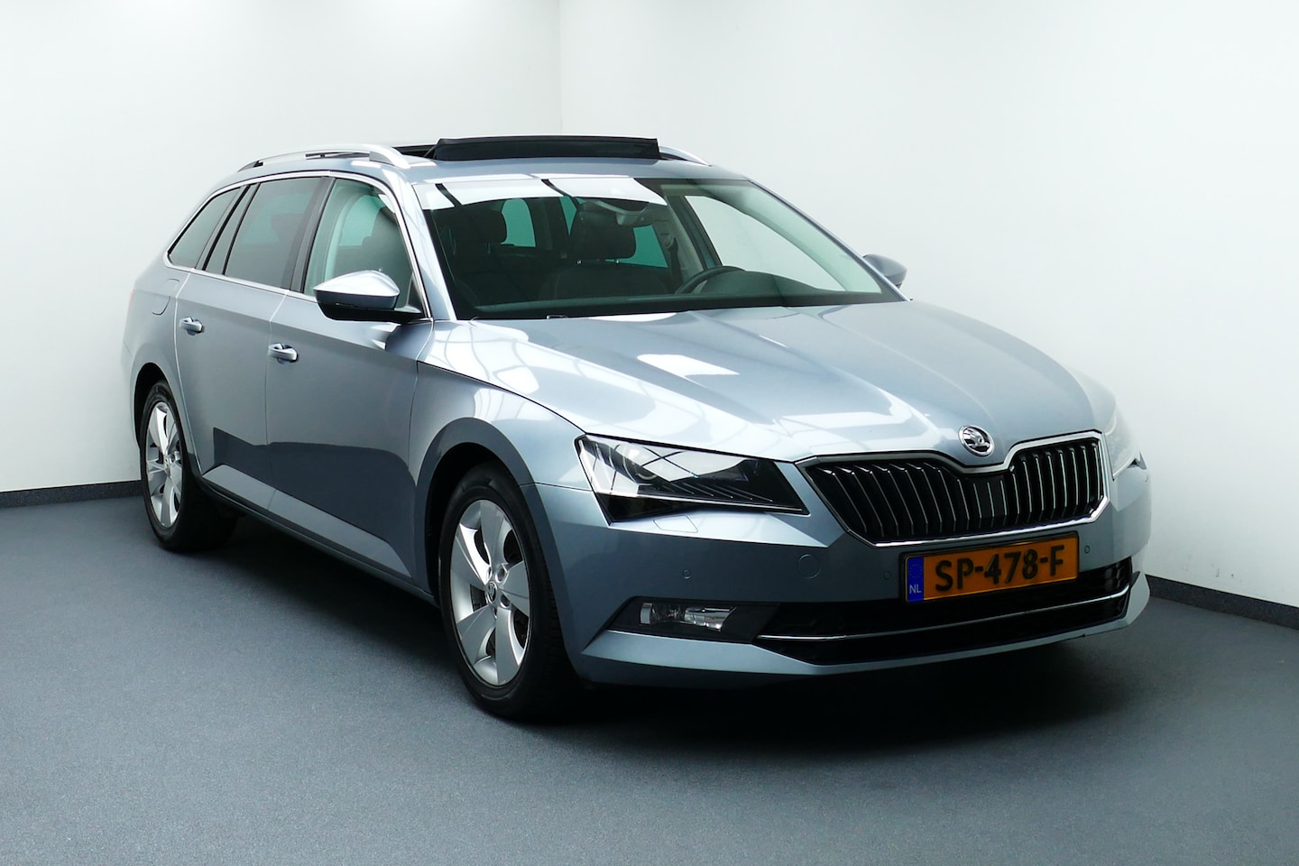 Skoda Superb Combi - 1.4 150pk TSI ACT Ambition Business. Panodak, Navi, Adaptief Cruise, Led, Haak 1600kg - AutoWereld.nl
