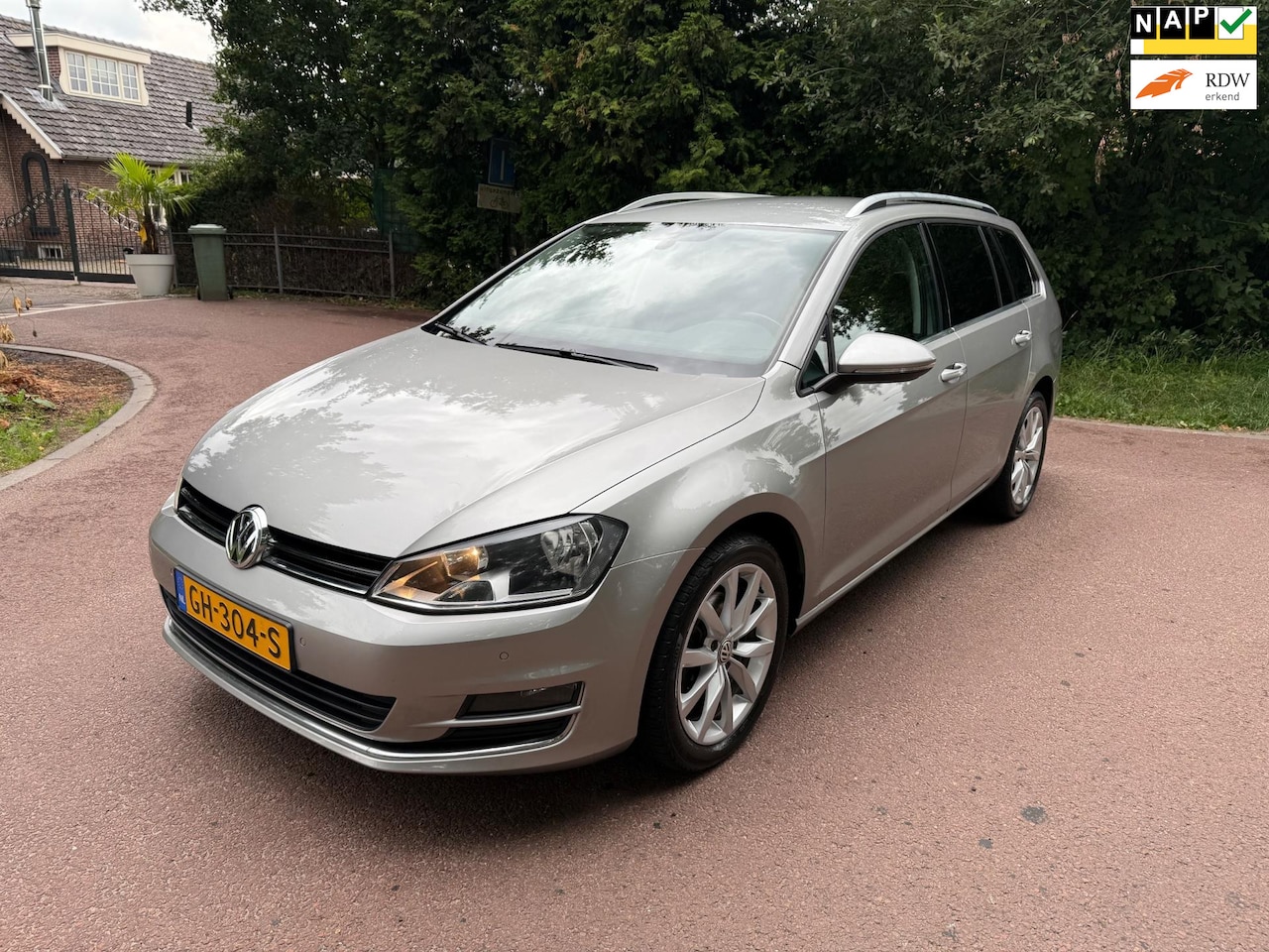 Volkswagen Golf - 1.6 TDI Business Edition / Navi / Camera / Automaat / Leder / - AutoWereld.nl