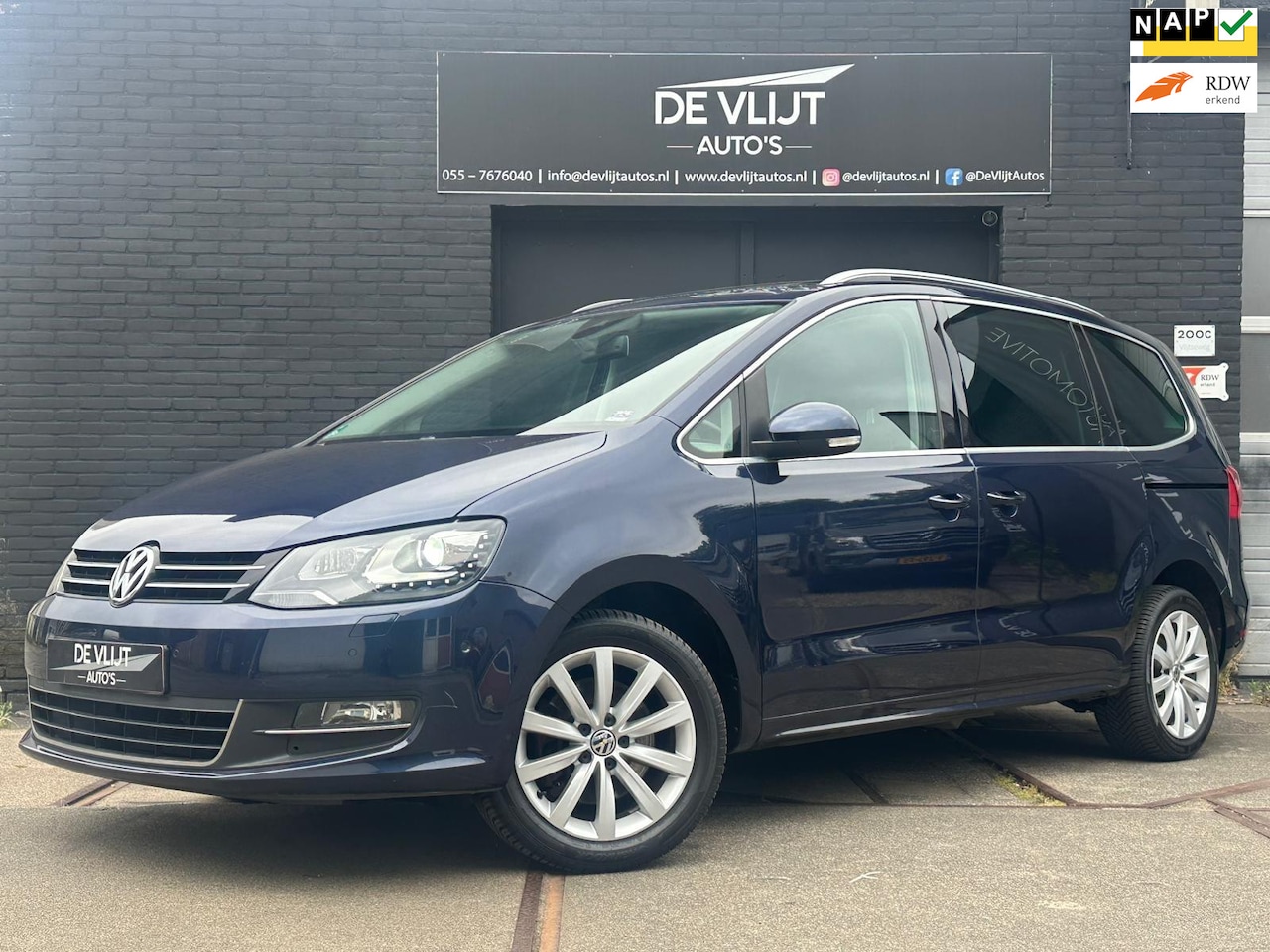 Volkswagen Sharan - 2.0 TSI Highline 7p. | Pano | Navi | Trekhaak | Camera | Climate Control | - AutoWereld.nl