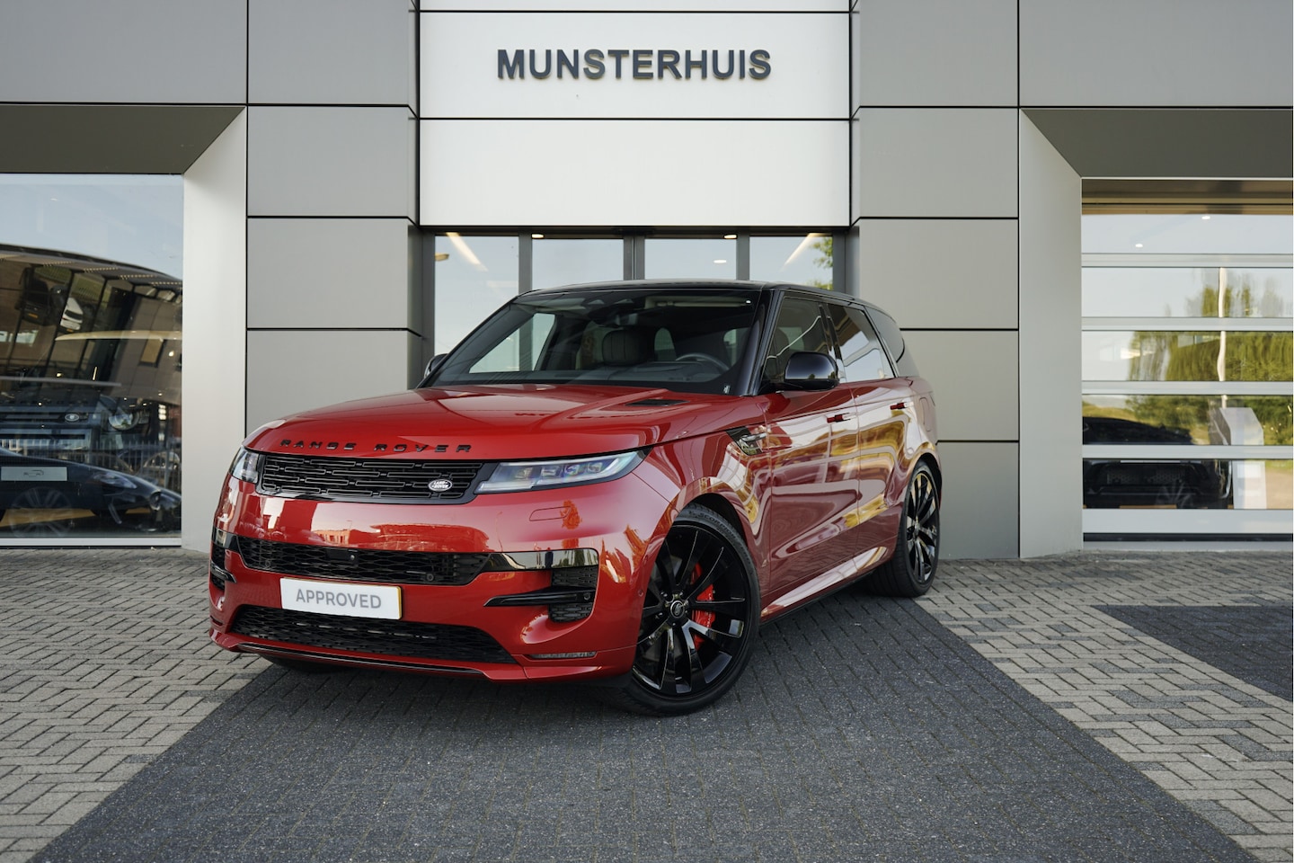 Land Rover Range Rover Sport - 3.0 P510e First Edition | Vierwielbesturing | Koelvak | Elektrische trekhaak | - AutoWereld.nl