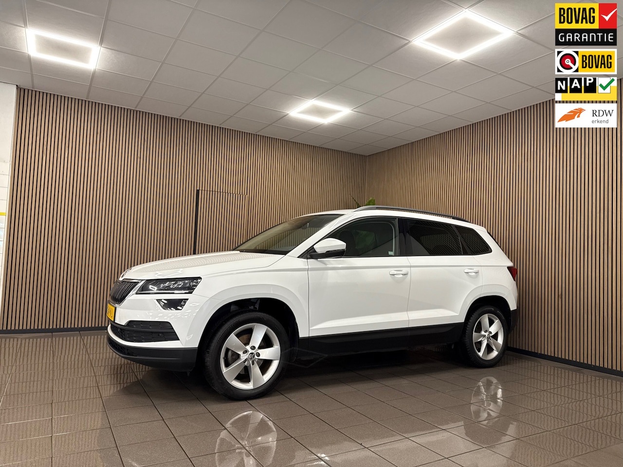 Skoda Karoq - 1.5 TSI ACT Style * Virtual cockpit / Carplay / Parkeersensoren / Camera / LED * - AutoWereld.nl