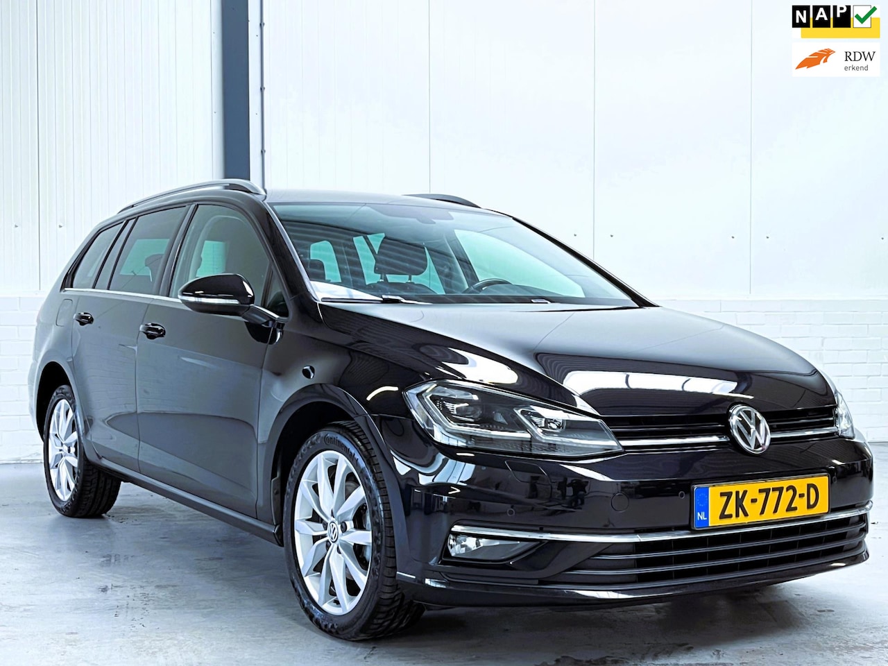 Volkswagen Golf - 1.5 TSI Highline Business R Full LED|Trekhaak - AutoWereld.nl