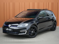 Volkswagen Golf - 1.4 TSI GTE Panodak Camera LED DiscoveryPRO Carplay Navi