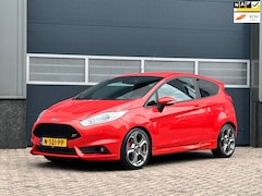 Ford Fiesta - 1.6 ST2 bj.2013 Camera|Navi|Recaro|Oh boekjes