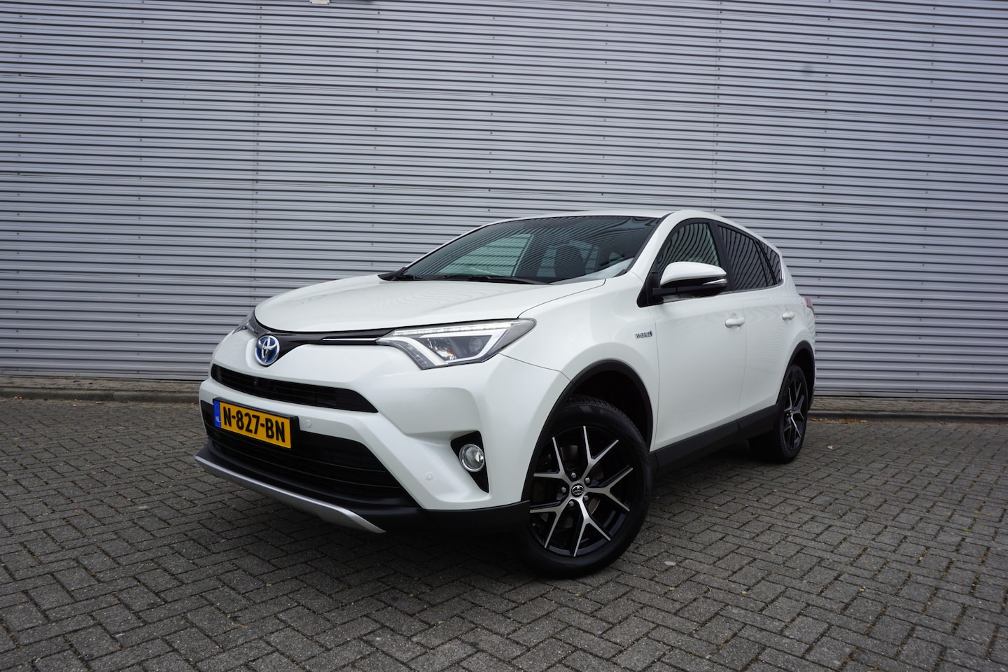 Toyota RAV4 - 2.5 Hybrid AWD Style - AUTOMAAT / Climate / Navi / Cruise / Elektr. ramen / Trekhaak - AutoWereld.nl