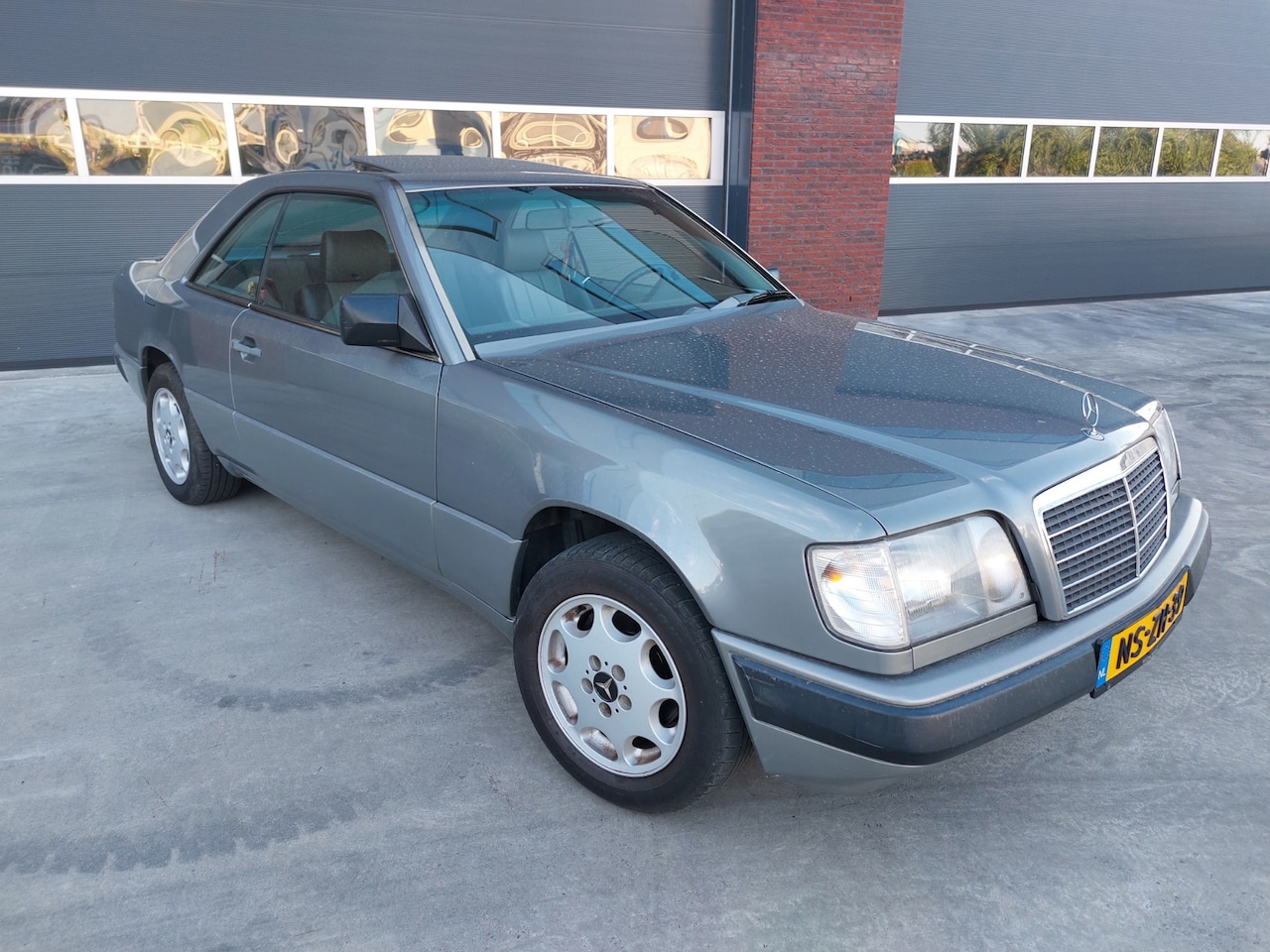Mercedes-Benz 200-500 (W124) - 230 CE Leer /schuifdak / LMV - AutoWereld.nl