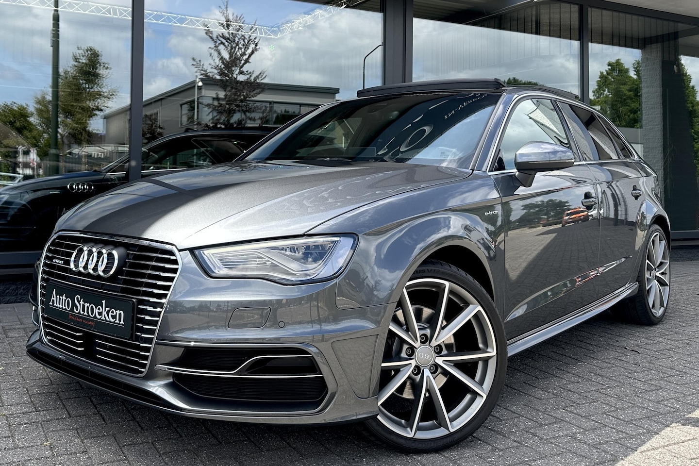 Audi A3 Sportback - 1.4 E-tron S-line 204pk Pano LED Leder Navi Netjes - AutoWereld.nl