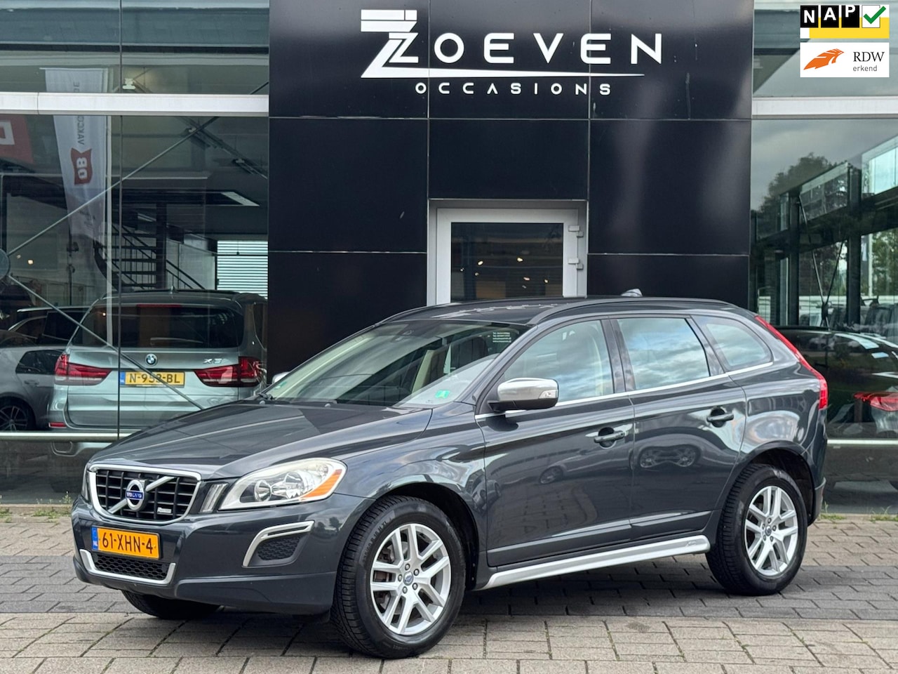 Volvo XC60 - 2.0 T5 R-Design 2.0 T5 R-Design - AutoWereld.nl