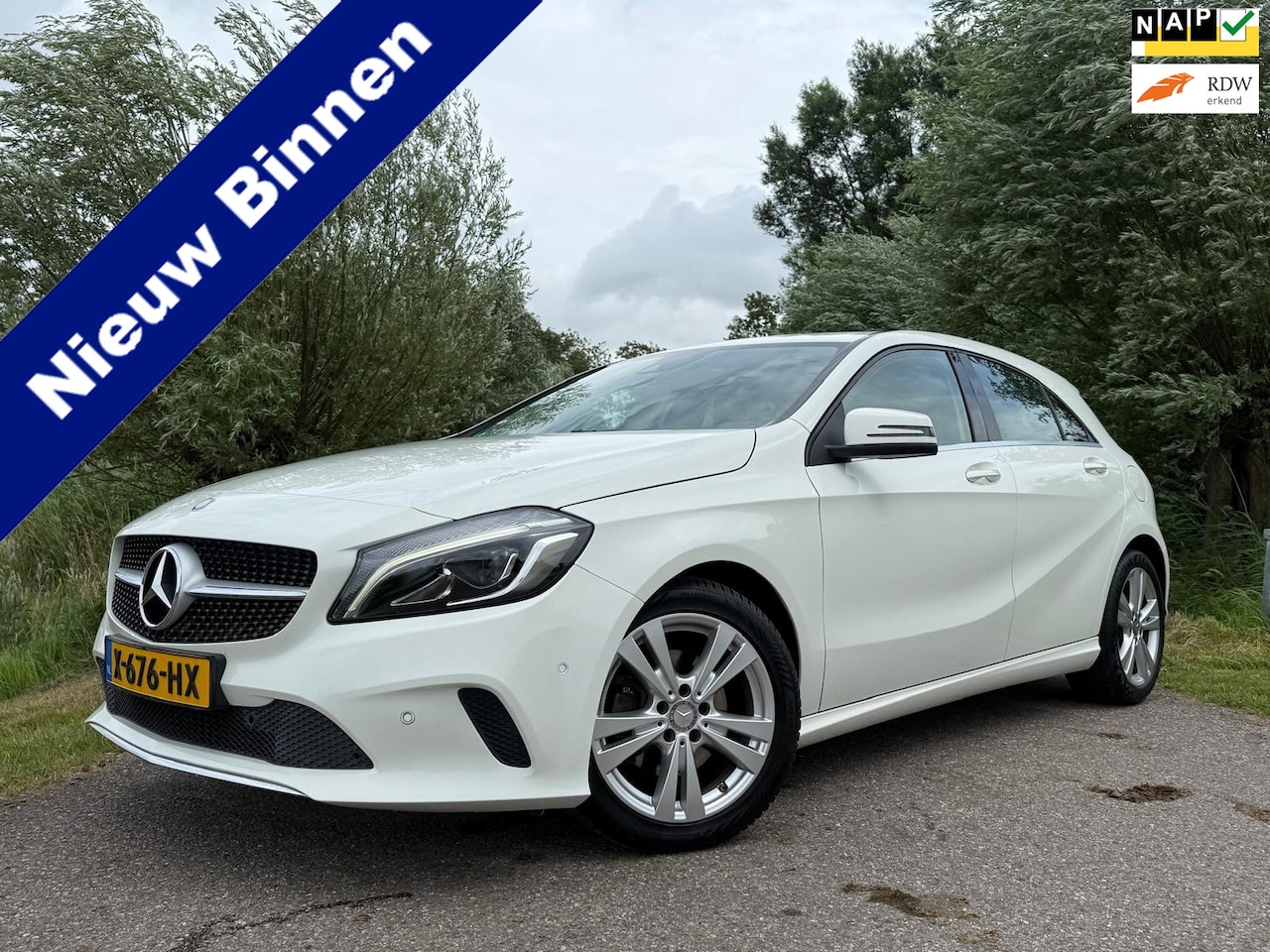 Mercedes-Benz A-klasse - 180 Ambition - Automaar - Airco - Navigatie - Leder - Stoelverwarming - Camera - - AutoWereld.nl