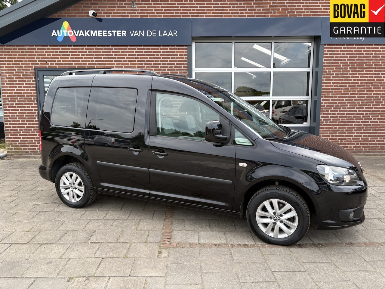 Volkswagen Caddy - Combi 1.2 TSI Trendline 77kw  Life ( Airco, Parkeersensoren, Trekhaak, Cruise control) RIJ - AutoWereld.nl