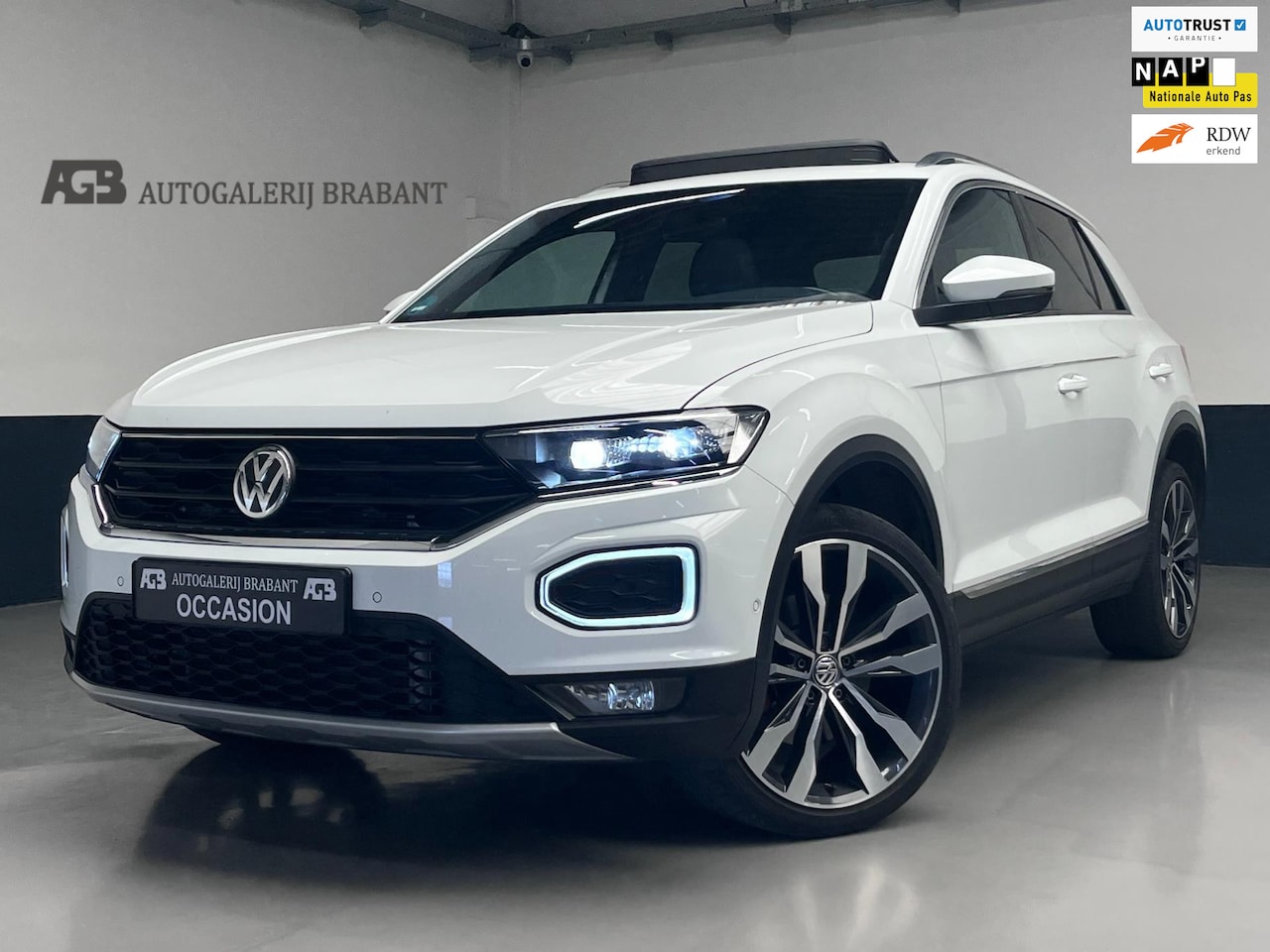 Volkswagen T-Roc - 2.0 TSI 4Motion Sport Pano/Virtual/Carplay/ACC/190pk - AutoWereld.nl
