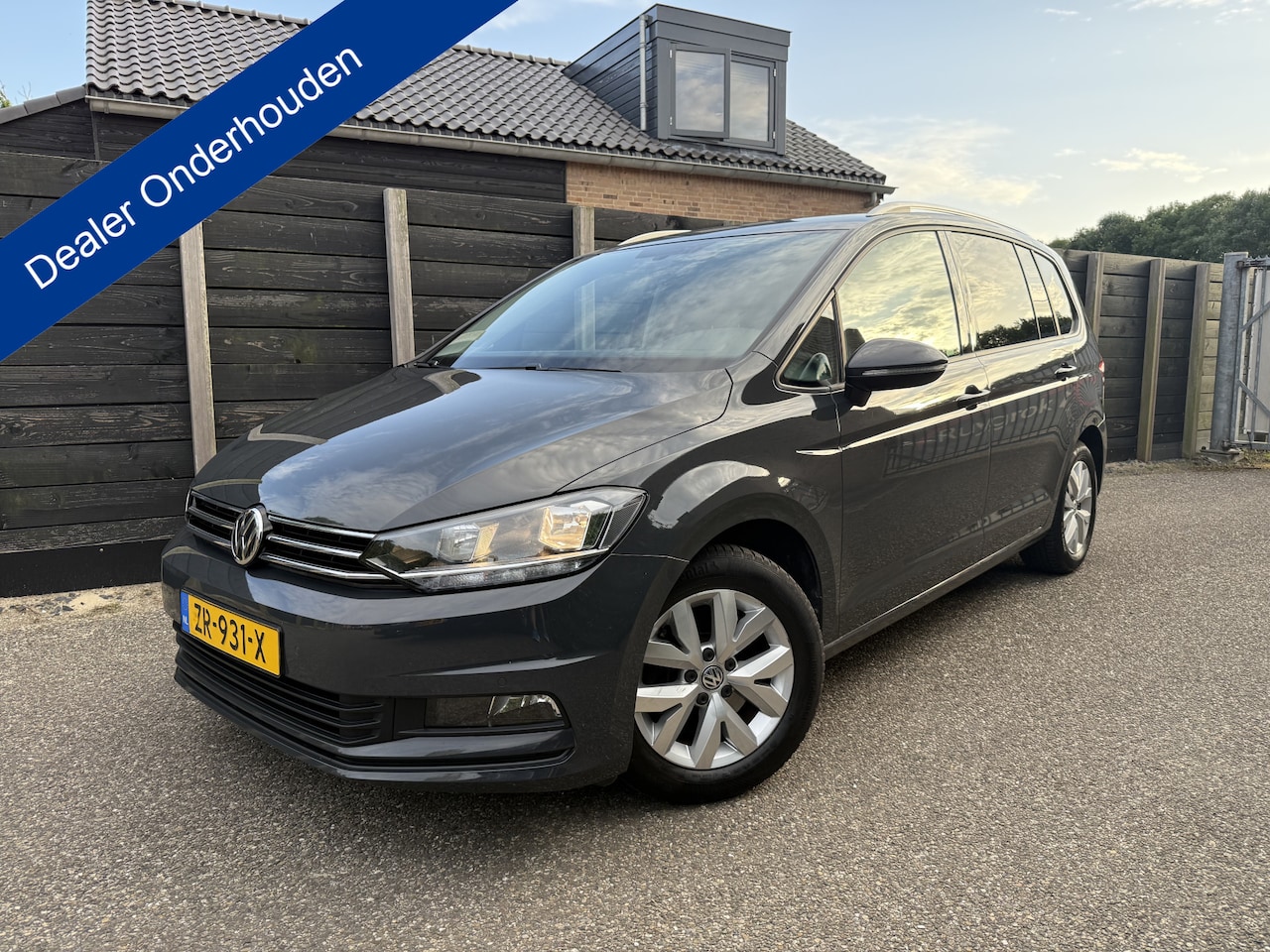 Volkswagen Touran - 1.0 TSI Comfortline Business 7p 1.0 TSI Comfortline Business 7p NL-auto, dealer o.h. - AutoWereld.nl