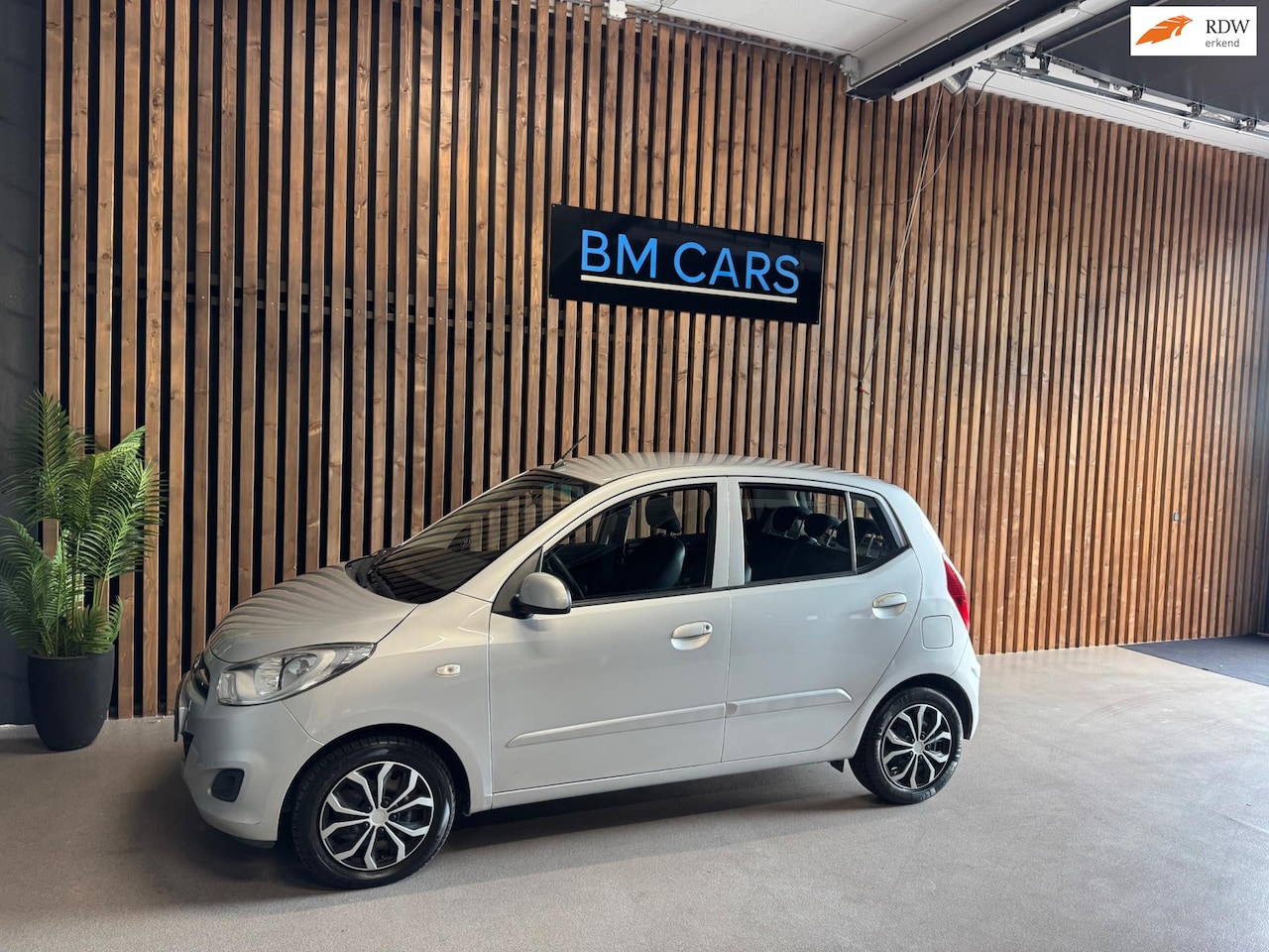 Hyundai i10 - 1.1 i-Motion Cool AUTOMAAT,AIRCO,PARK SENSOR - AutoWereld.nl