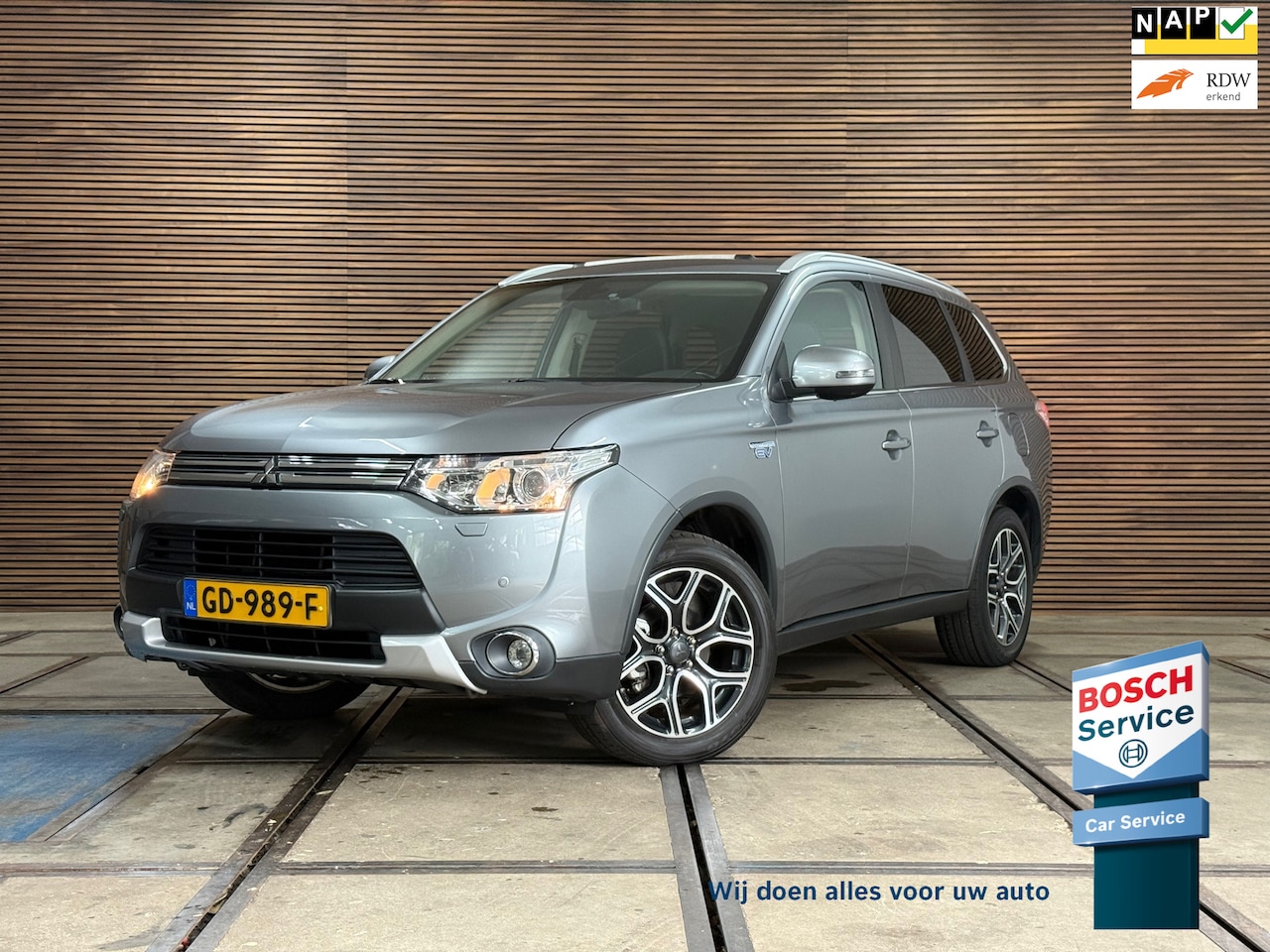 Mitsubishi Outlander - 2.0 PHEV Instyle+ X-Line | Full Option | Schuifdak | Navi | Rockford Audio | Leder | Parke - AutoWereld.nl