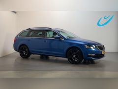 Skoda Octavia Combi - 1.5 TSI 150pk DSG Greentech Business Edition Leder-Stof Navigatie Parkeersensoren Stoelver