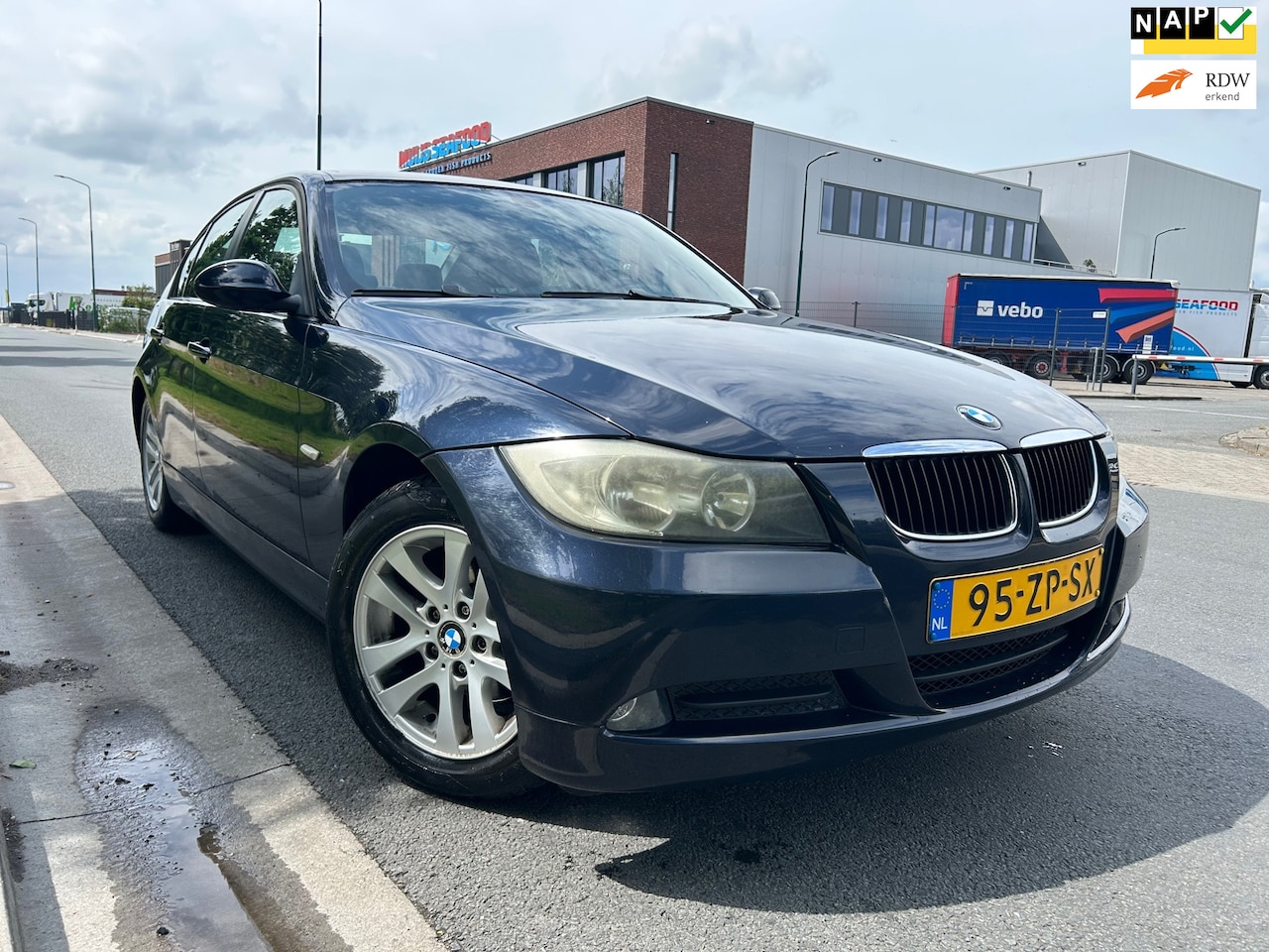 BMW 3-serie - 318i Business Line bj2008 AIRCO/NAVI,ORG NL AUTO !! ZEER NETJES !! - AutoWereld.nl