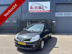 Renault Clio - 1.2-16V Authentique lees tekst