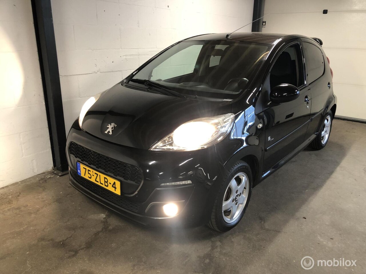 Peugeot 107 - 1.0 Black & Silver - AutoWereld.nl