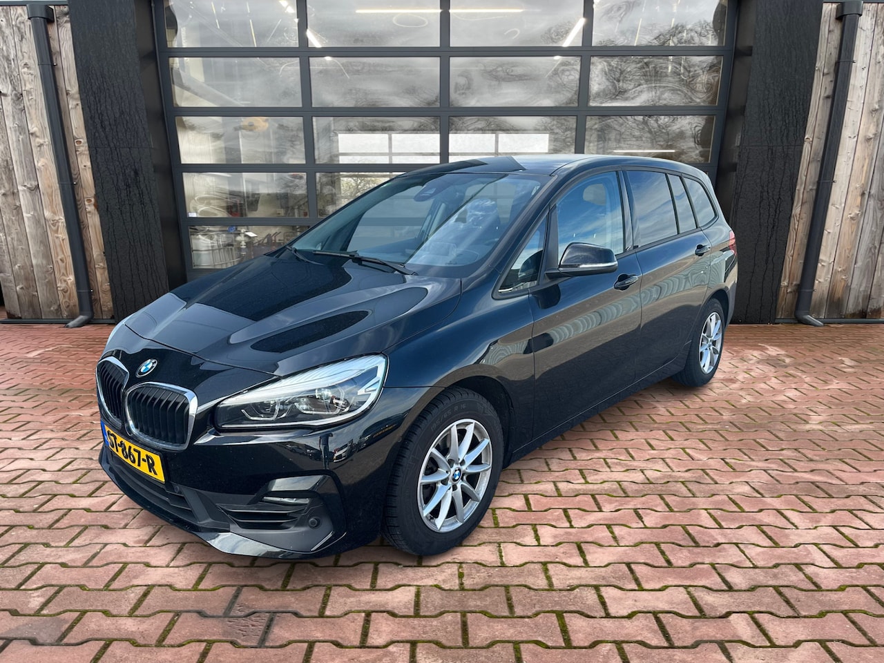 BMW 2-serie Gran Tourer - 218i Corporate Lease High Executive | LED | Trekhaak | Leder | Camera | HUD | Stoelverwarm - AutoWereld.nl