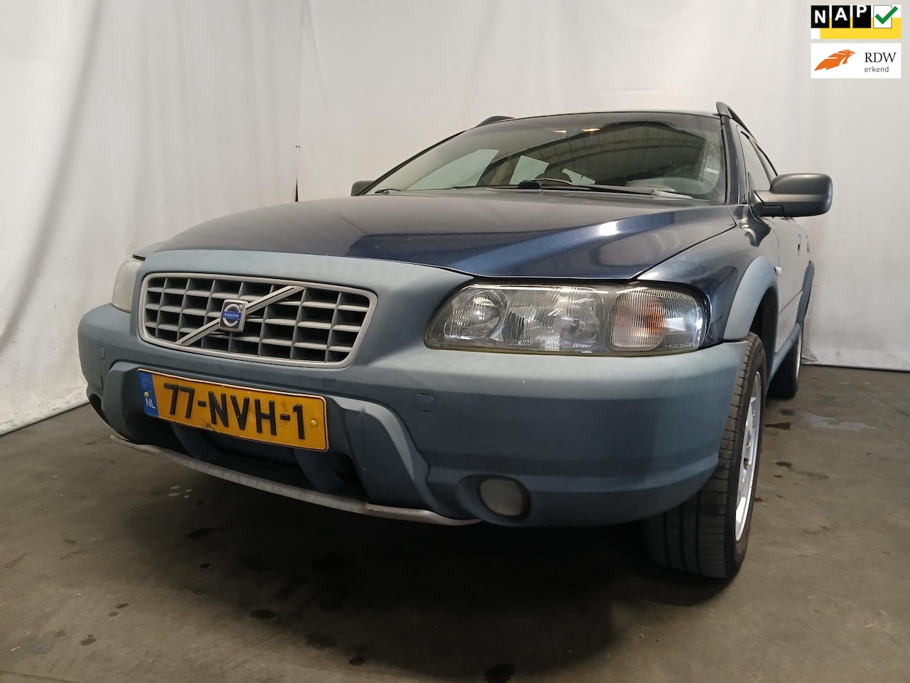 Volvo V70 Cross Country - 2.4 T Comfort Line - Airco - Navi - Trekhaak - Automaat - AutoWereld.nl