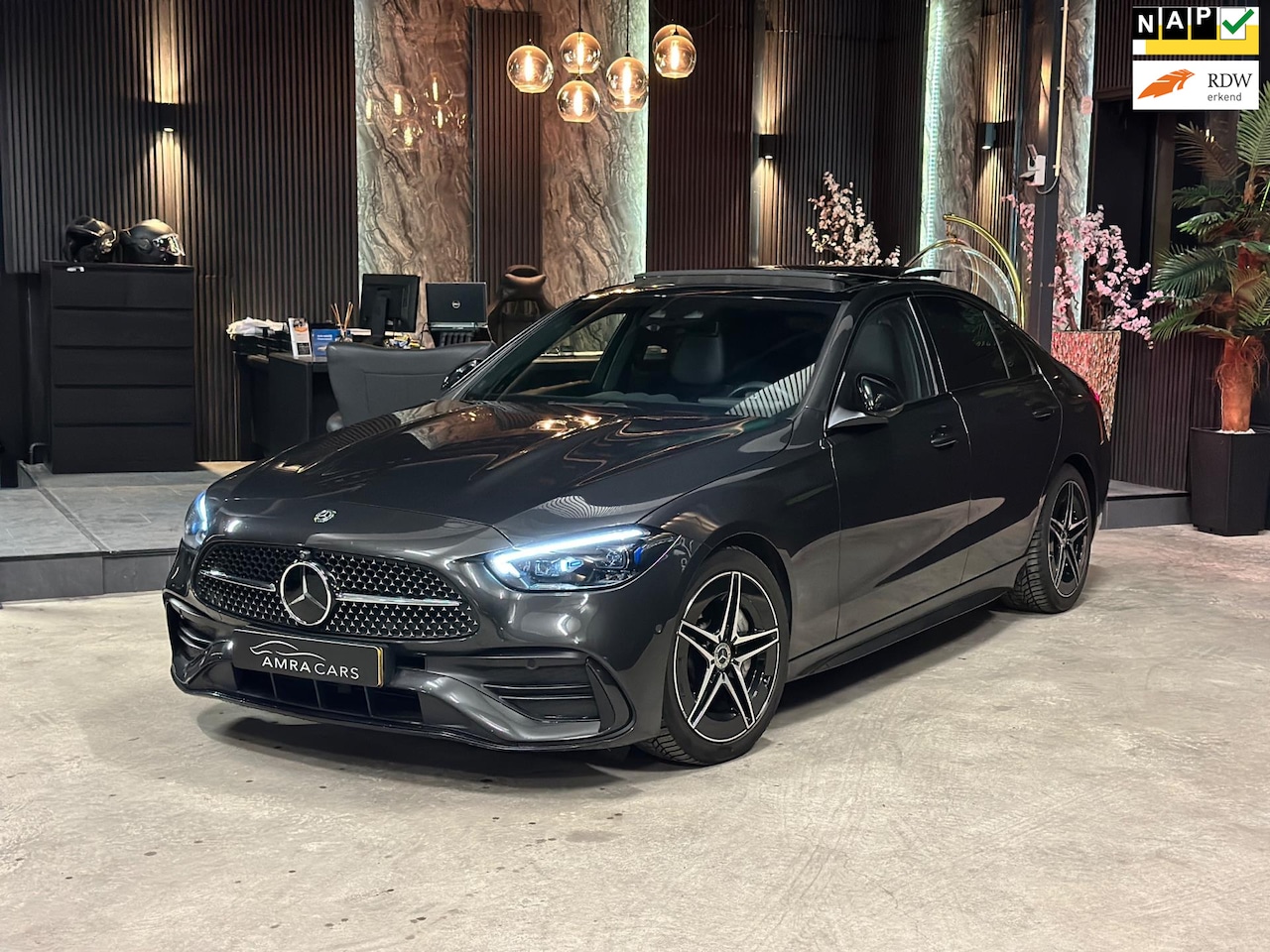 Mercedes-Benz C-klasse - 300 4MATIC AMG|PANO|FULL OPTION - AutoWereld.nl