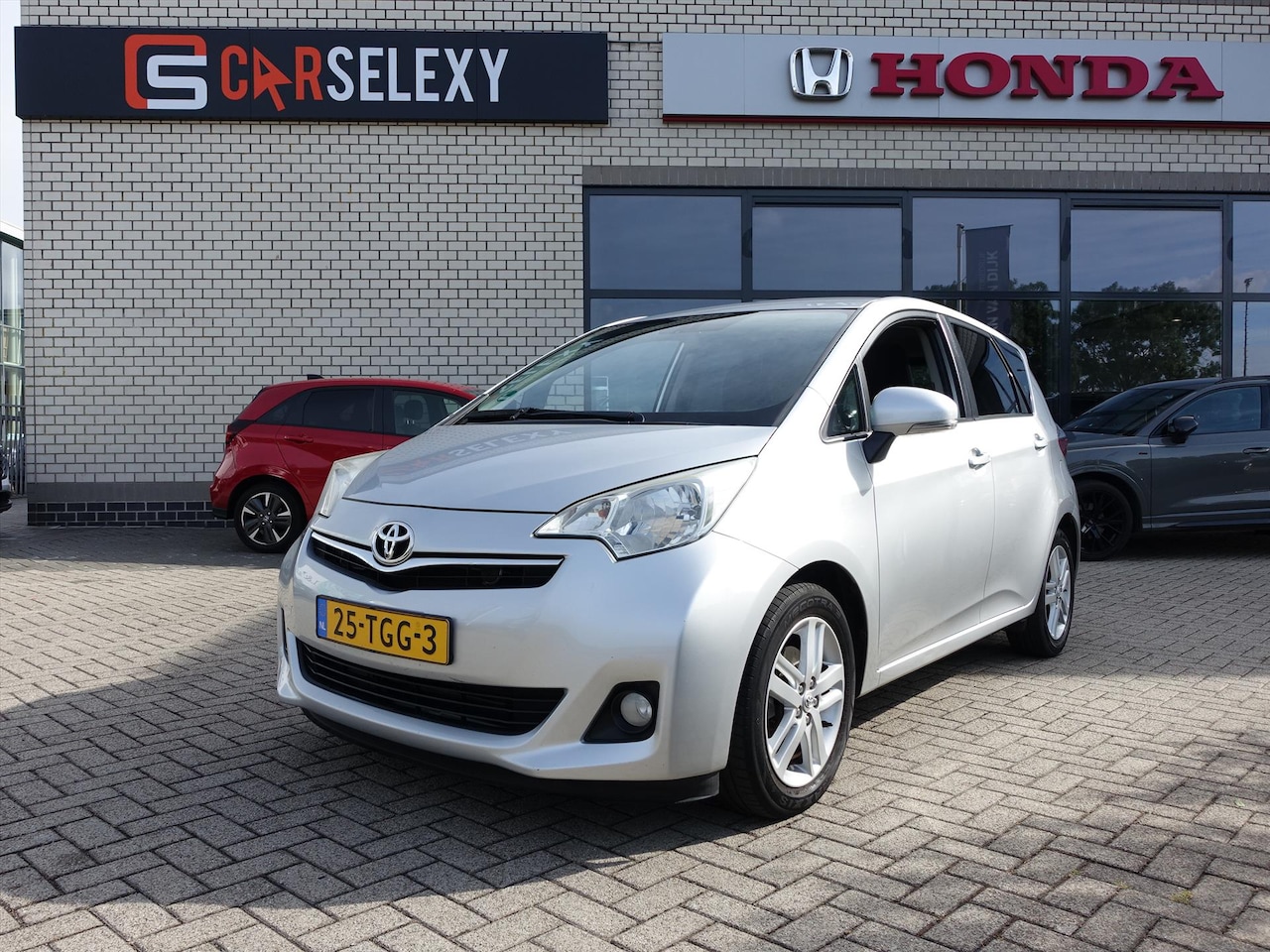 Toyota Verso S - 1.3 VVT-i 99pk Dynamic Trekhaak Navi + Camera - AutoWereld.nl