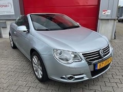 Volkswagen Eos - 2.0-16v FSI 150pk Cabriolet met schuifdak / Trekhaak / LM 17" / 4 Seasons / parkeersensor
