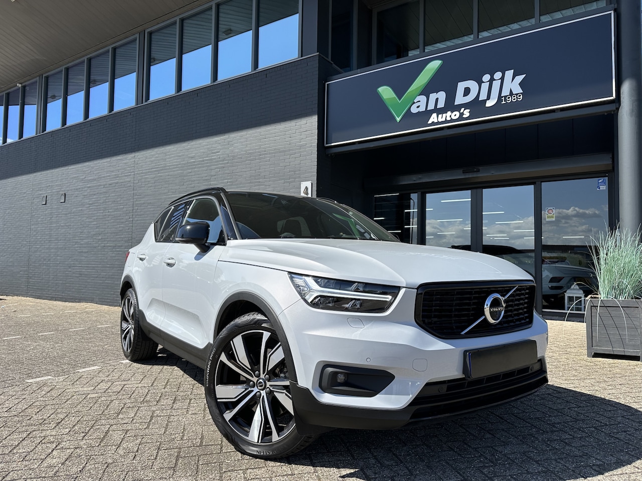 Volvo XC40 - 1.5 T5 Recharge R-Design 1.5 T5 Recharge R-Design - AutoWereld.nl