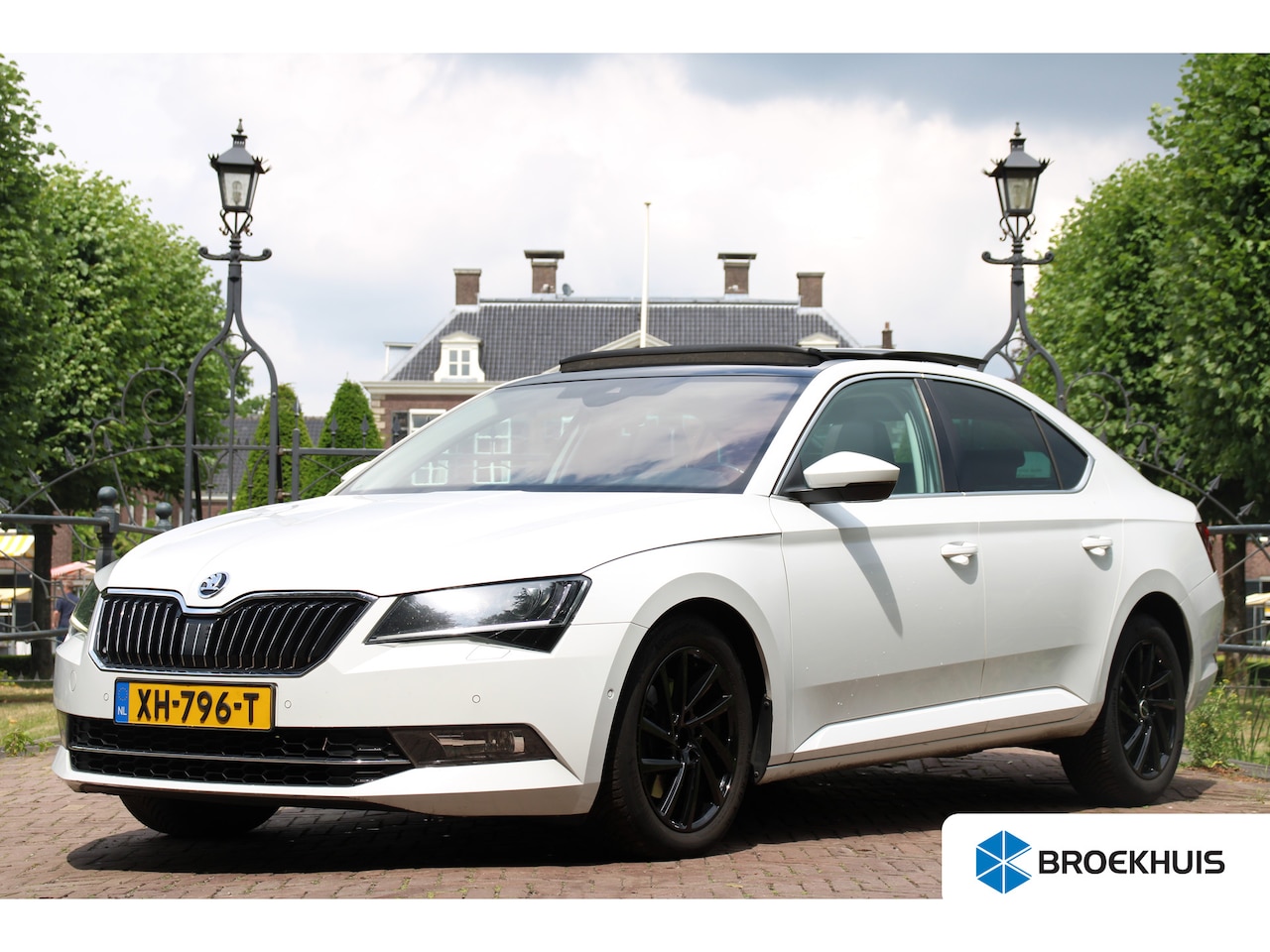 Skoda Superb - 1.6 TDI Style Business | VOL! | TREKHAAK | PANO DAK | LEDER | ORIGINEEL NL! | NAVIGATIE | - AutoWereld.nl
