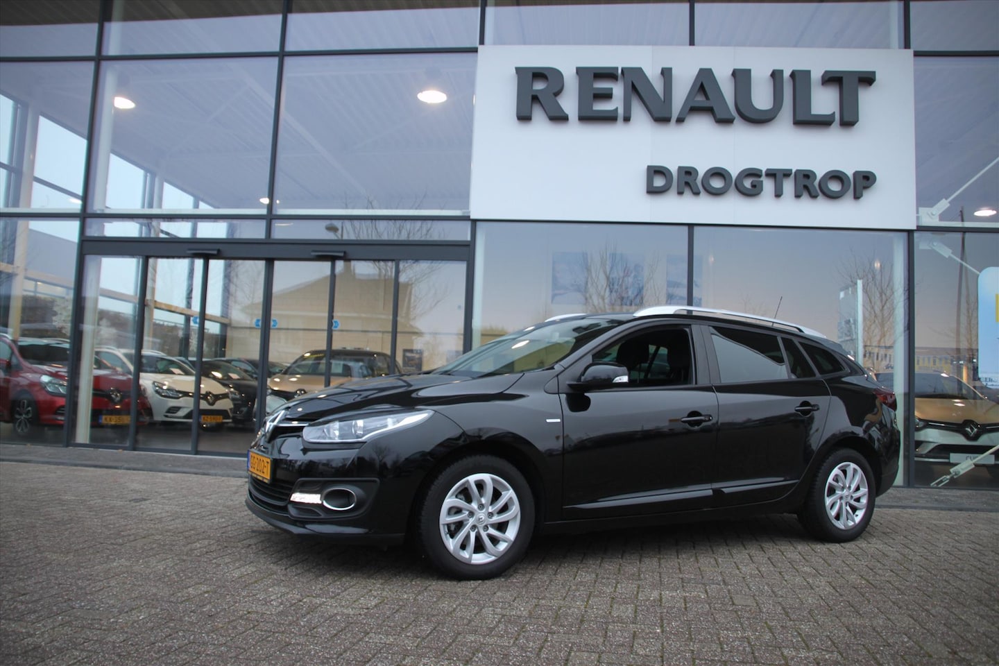 Renault Mégane - 115PK-LIMITED-124DKM-NAVI-CLIMA-CRUISE-TREKH- - AutoWereld.nl