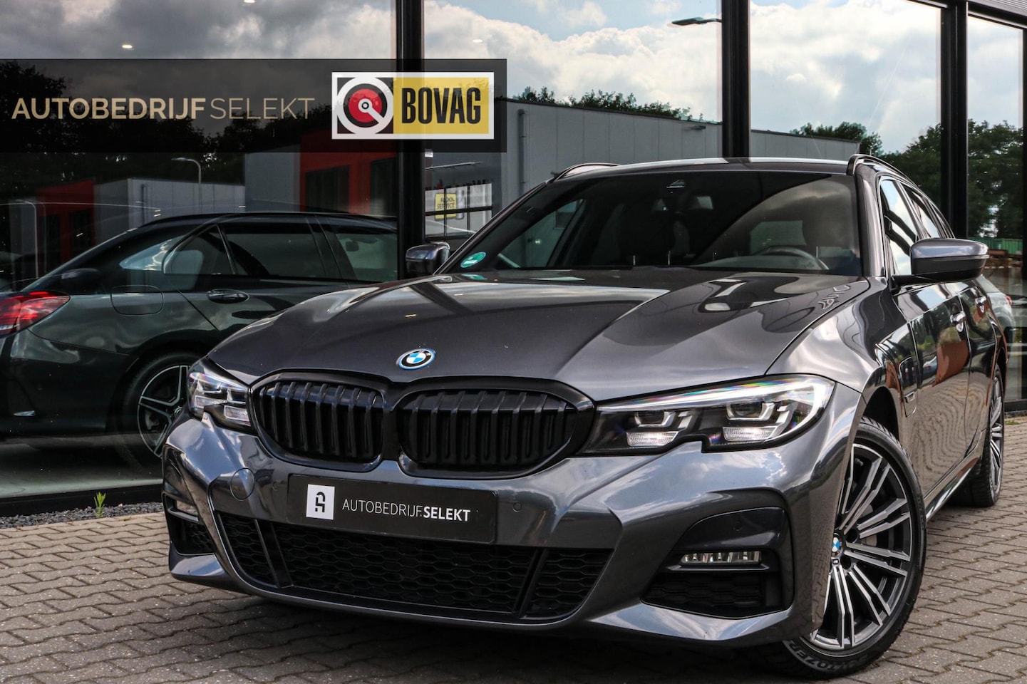 BMW 3-serie Touring - 330e - M-SPORT - CARPLAY - SFEERVERLICHTING - AutoWereld.nl