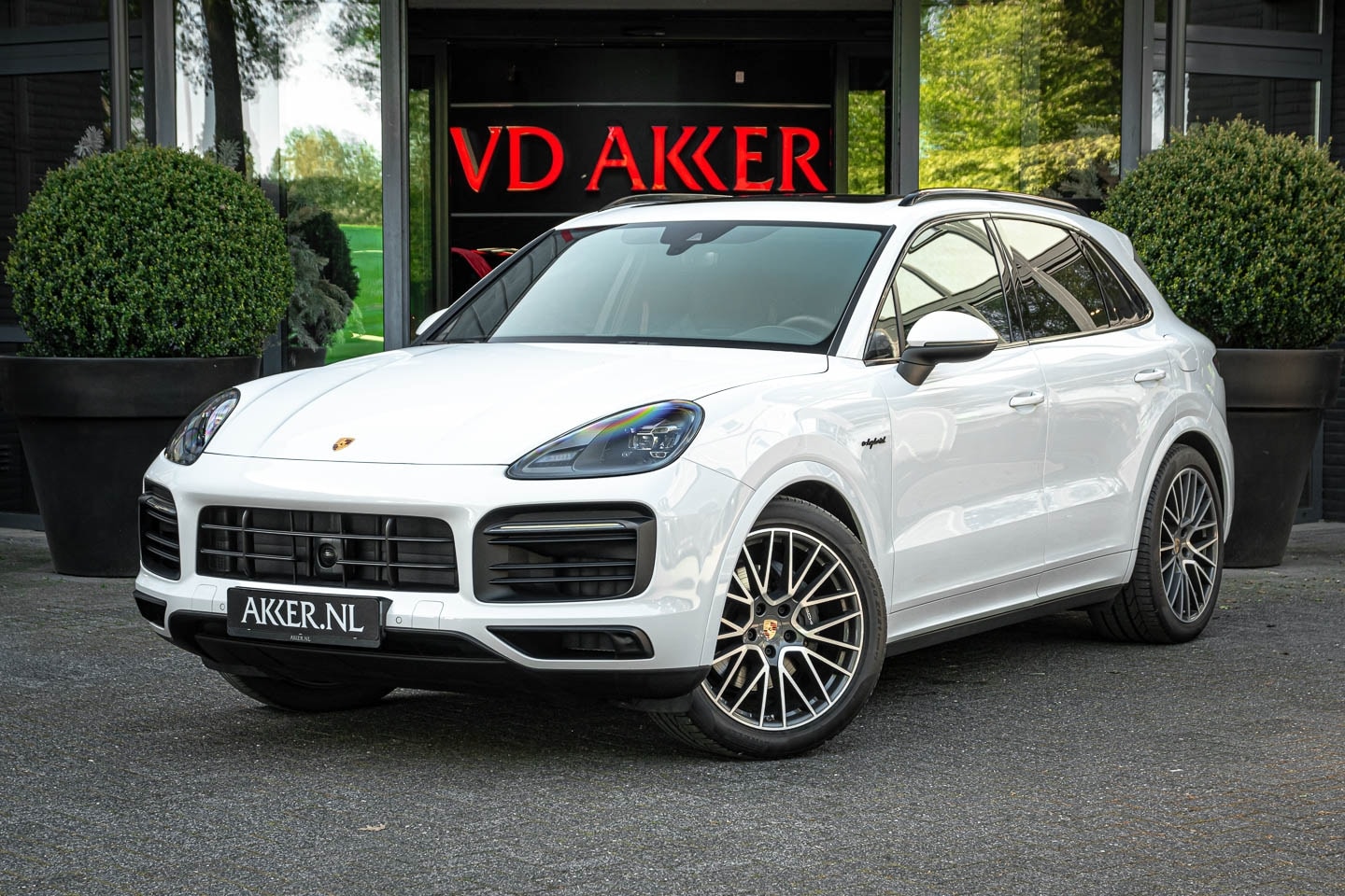Porsche Cayenne - E-Hybrid Platinum Edition | SportDesign Front | Pano.Dak | Luchtvering - AutoWereld.nl