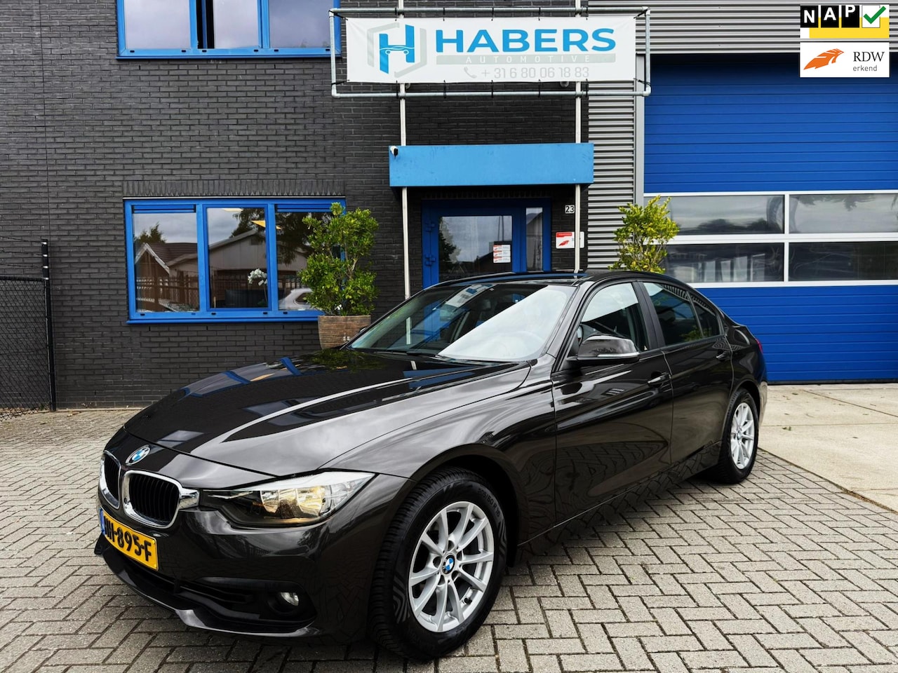 BMW 3-serie - 318i Essential 136PK|Origineel NL|Face Lift|Navigatie|Automaat|Full Led|Cruise Control|PDC - AutoWereld.nl