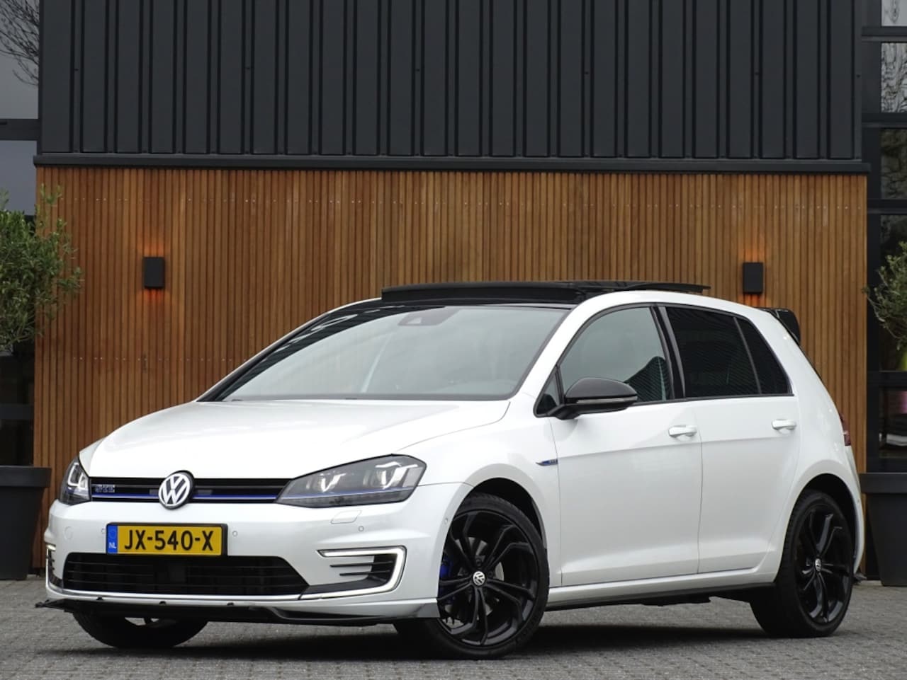 Volkswagen Golf - TSI GTE 245PK / GTI R Perf. ed. / LED - AutoWereld.nl