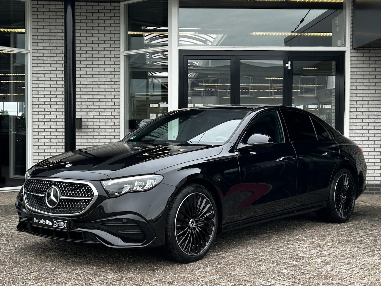 Mercedes-Benz E-klasse - 300 e AMG | Panoramadak | MBUX Superscreen - AutoWereld.nl